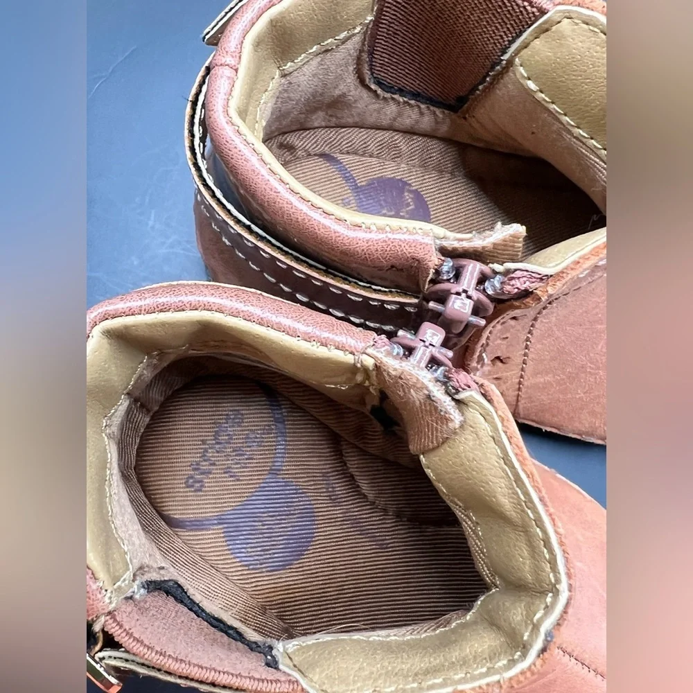 Stride Rite-Kids Tan Leather Ankle Boots with Star‎ Accent, Baby size: 4M, Agnes